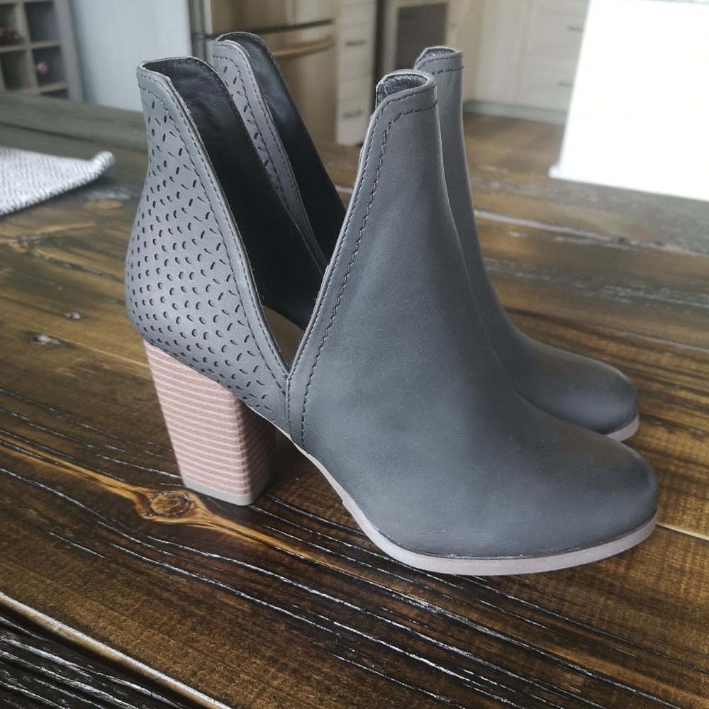 NWOT Black Boots